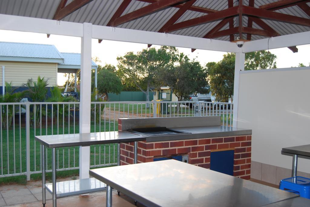 Coral Coast Tourist Park Hotel Carnarvon Exterior photo